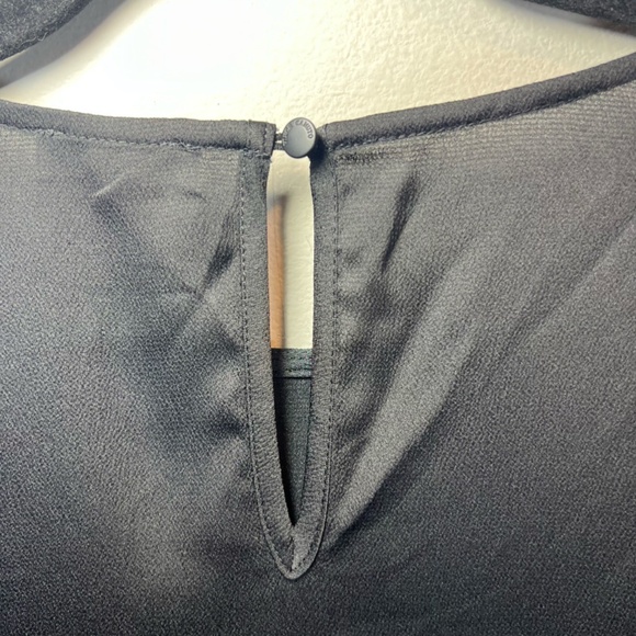 Vince Camuto Womens Faux Feather Trim Short Sleeve Blouse Shirt Black NEW Sz XXS - Picture 10 of 12